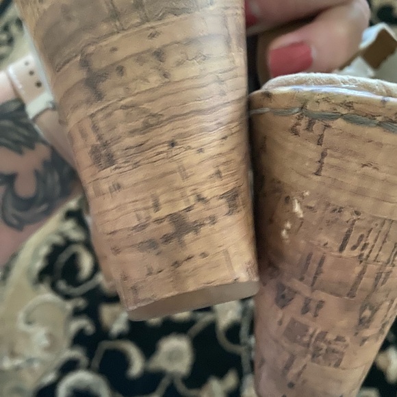 b. o. c. Leather Strappy Wedge Sandals High Heels Pale Gray Size 9 - Picture 4 of 6